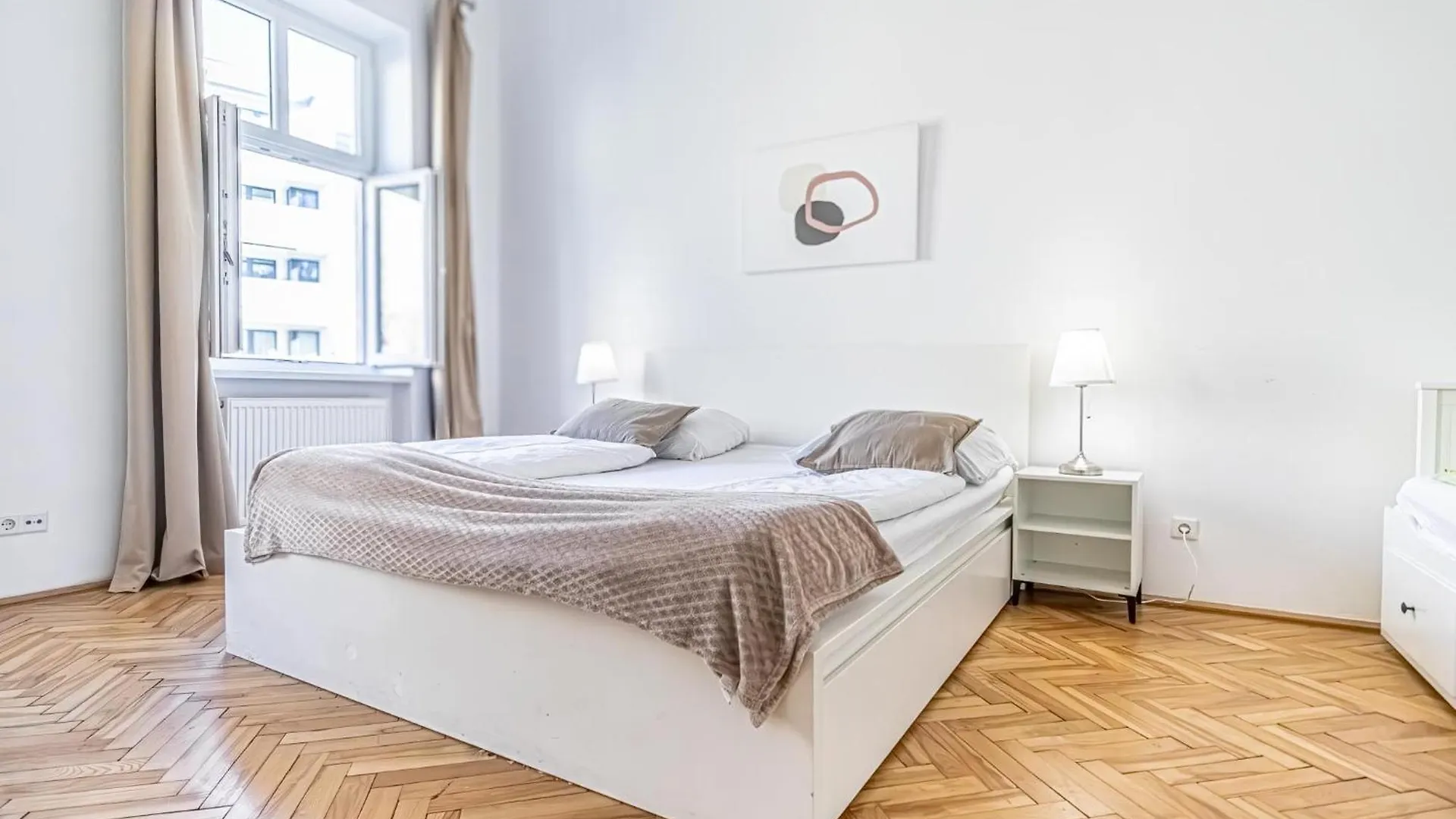 Stylish 2Br Apt For Groups, Up To 5P At Margareten Vienna Apartment