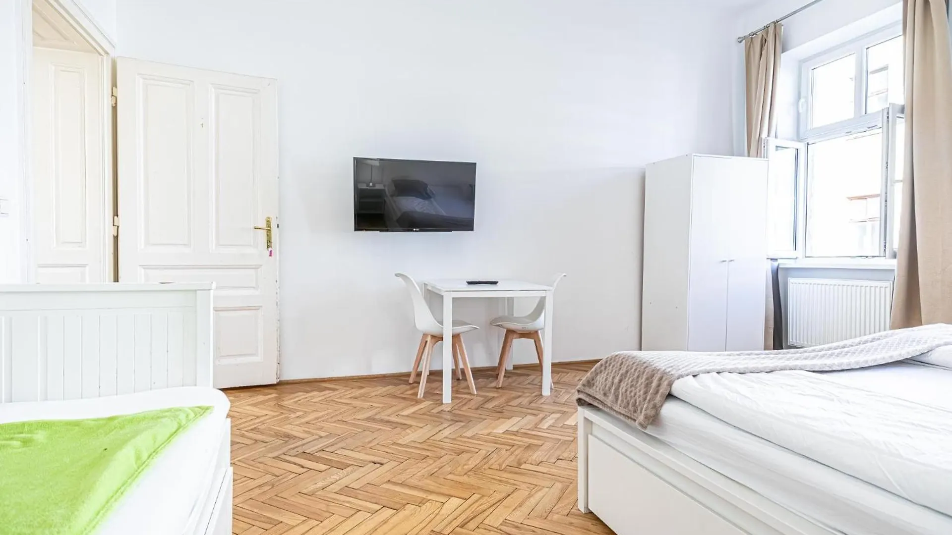 Stylish 2Br Apt For Groups, Up To 5P At Margareten Vienna 0*,  Austria