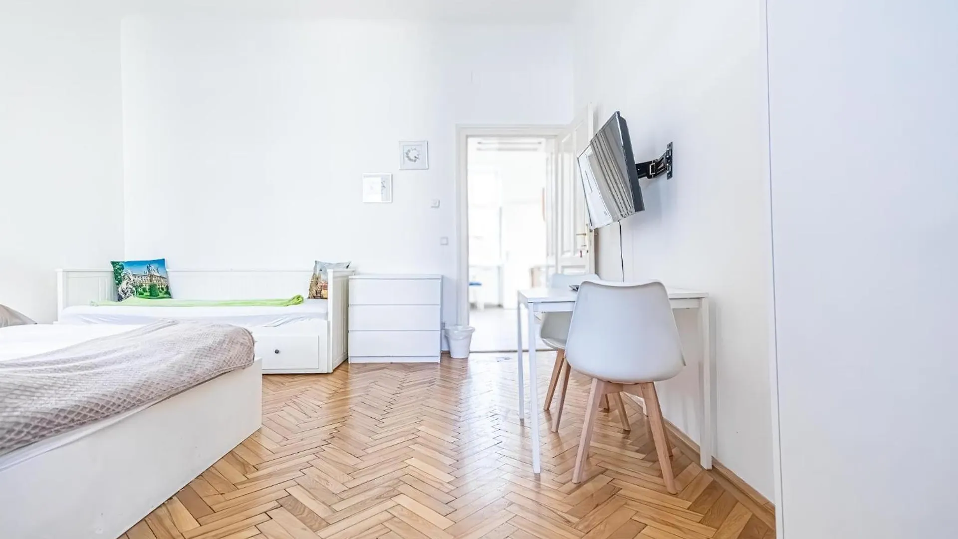 Stylish 2Br Apt For Groups, Up To 5P At Margareten Vienna